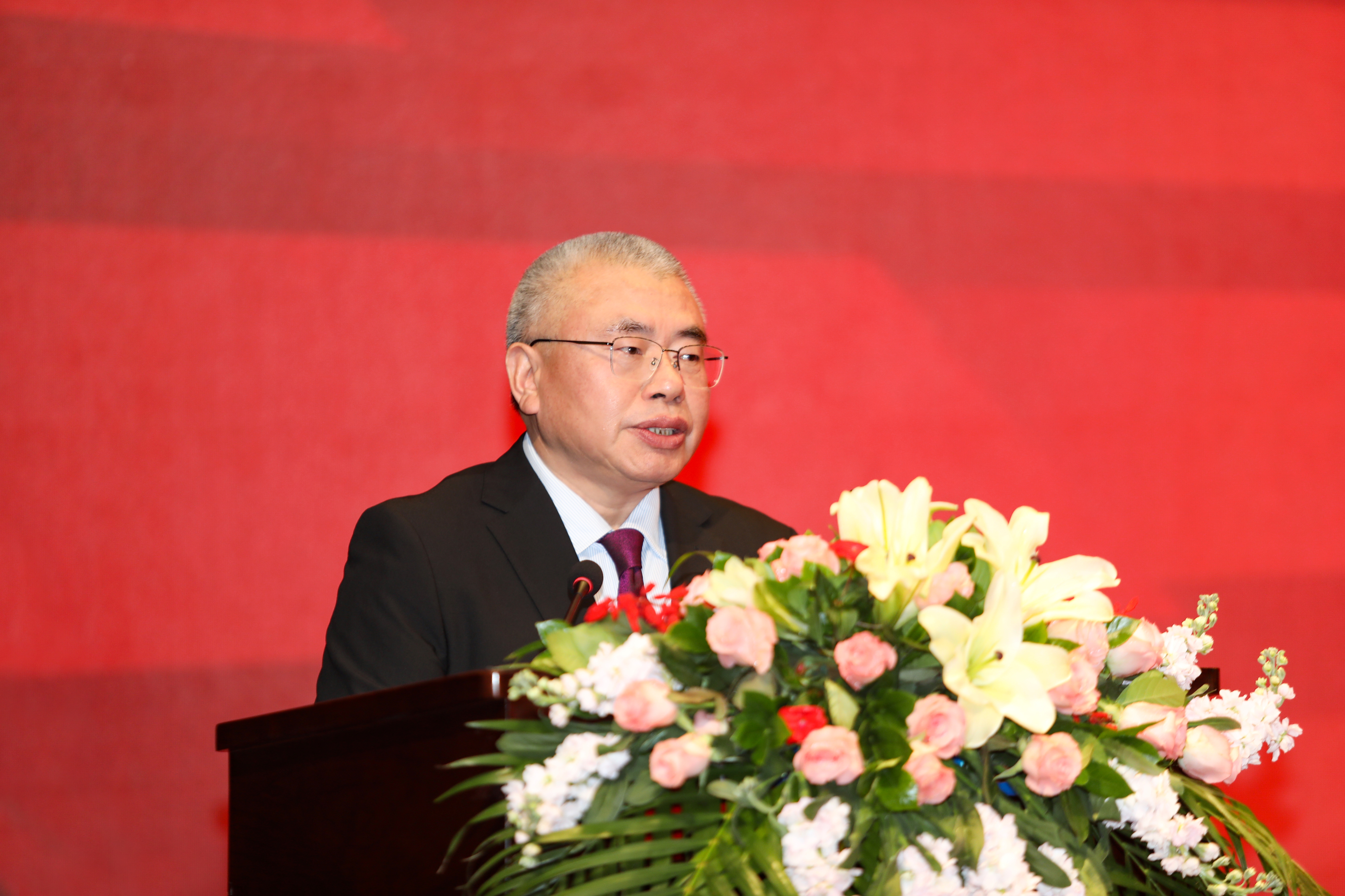 1.集團(tuán)公司黨委書記、董事長、總經(jīng)理?xiàng)畎矅鞔髸罗o.JPG